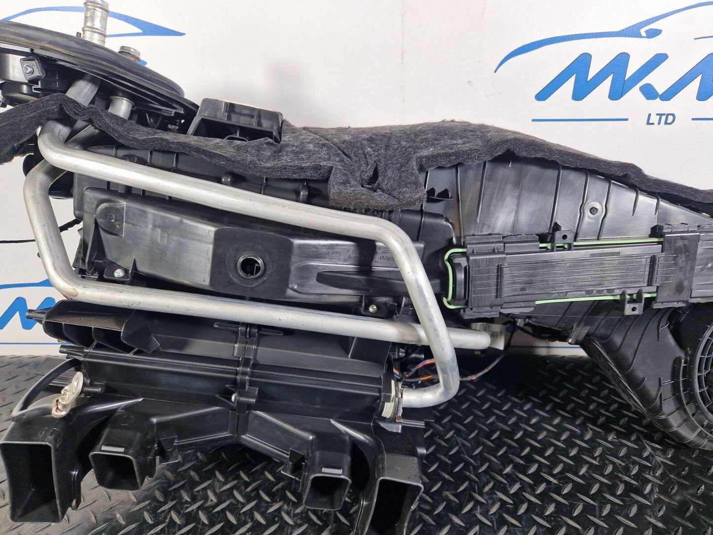 14-21 MERCEDES BENZ C300h W205 GENUINE HEATER MATRIX/RADIATOR/CORE A2058306304