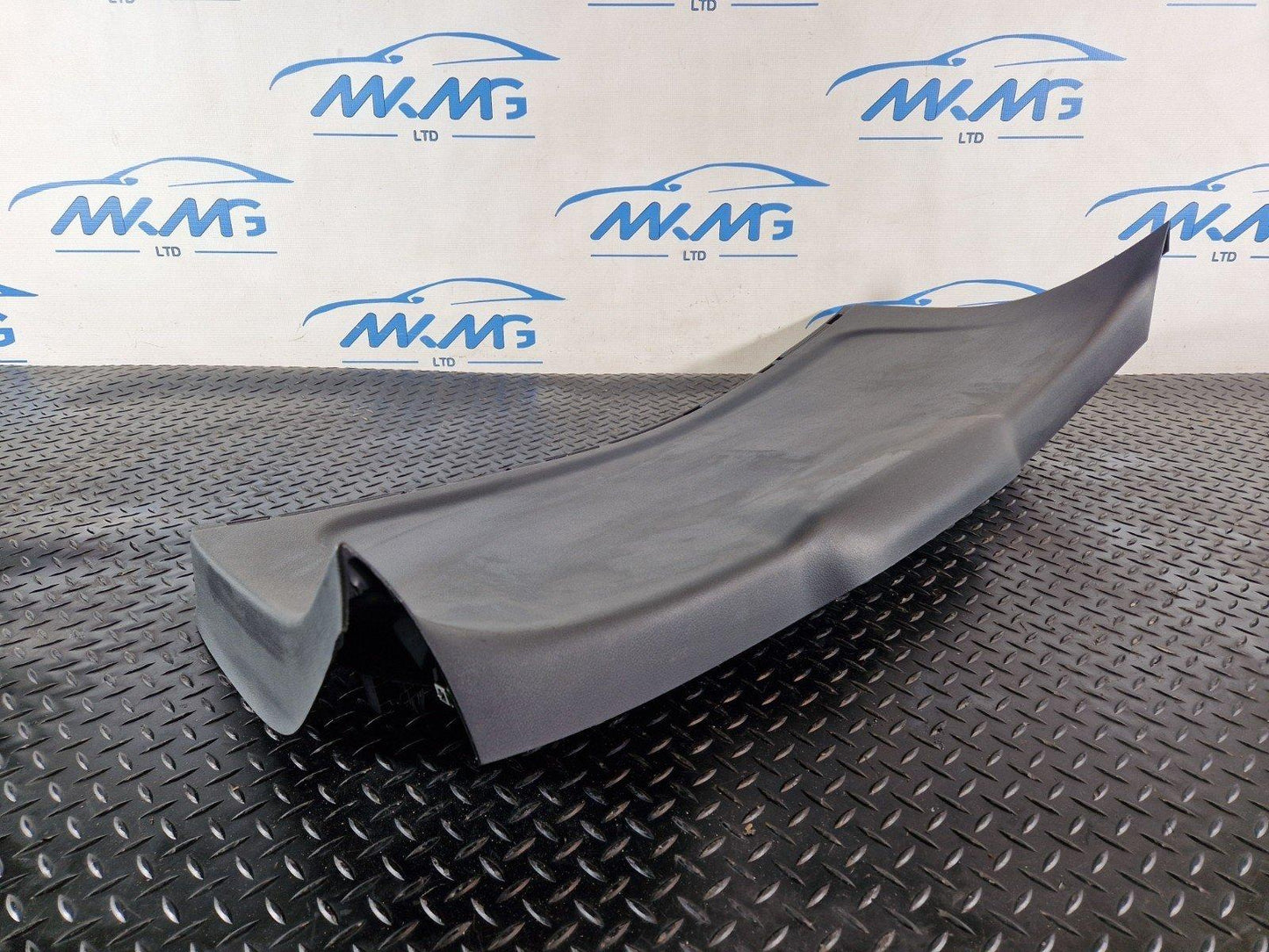 19-ON MERCEDES BENZ B CLASS W247 GENUITAILGATE BOOT PANEL COVER TRIM A2477402300