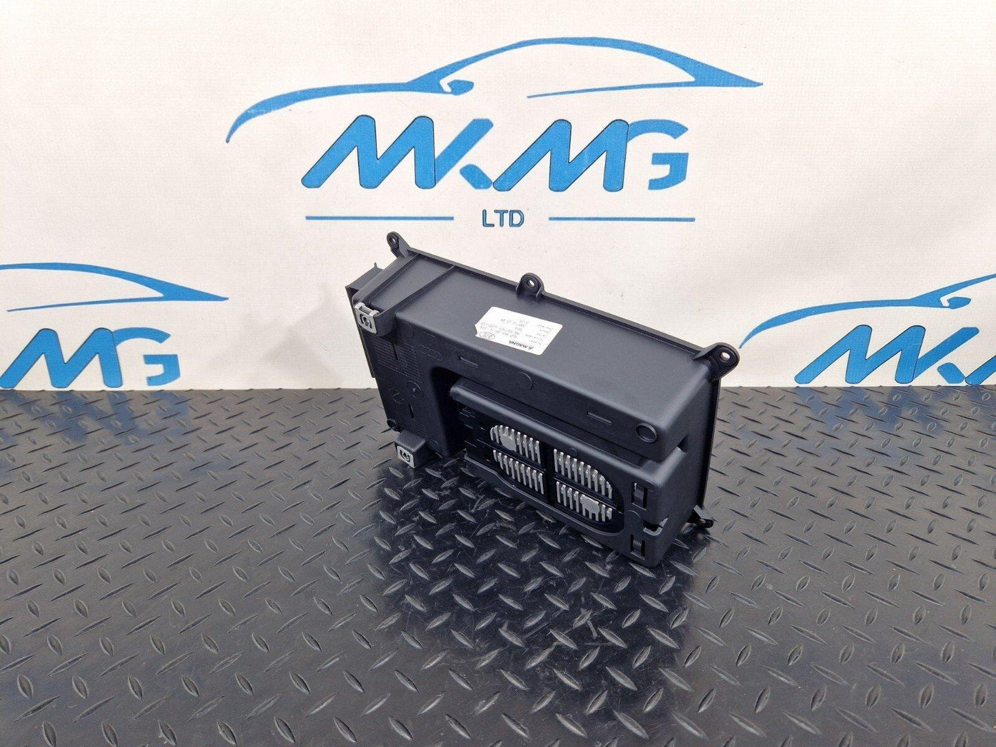 16-19 AUDI A4 AVANT B9 S-LINE OEM WIRELESS CHARGING PAD 8W0864981B