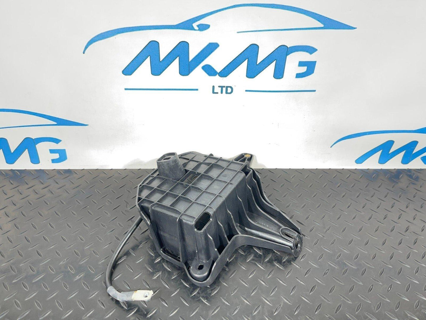 14-21 MERCEDES BENZ C300 W205 GENUINE BATTERY HOLDER BRACKET A2055451640