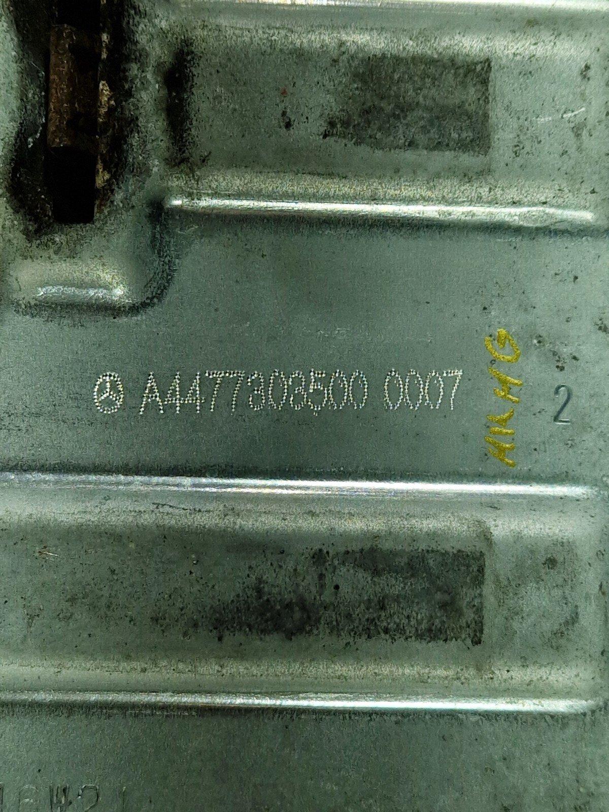 14-23 MERCEDES BENZ VITO W447 SLIDING DOOR STEP MOUNT RIGHT SIDE A4477303500