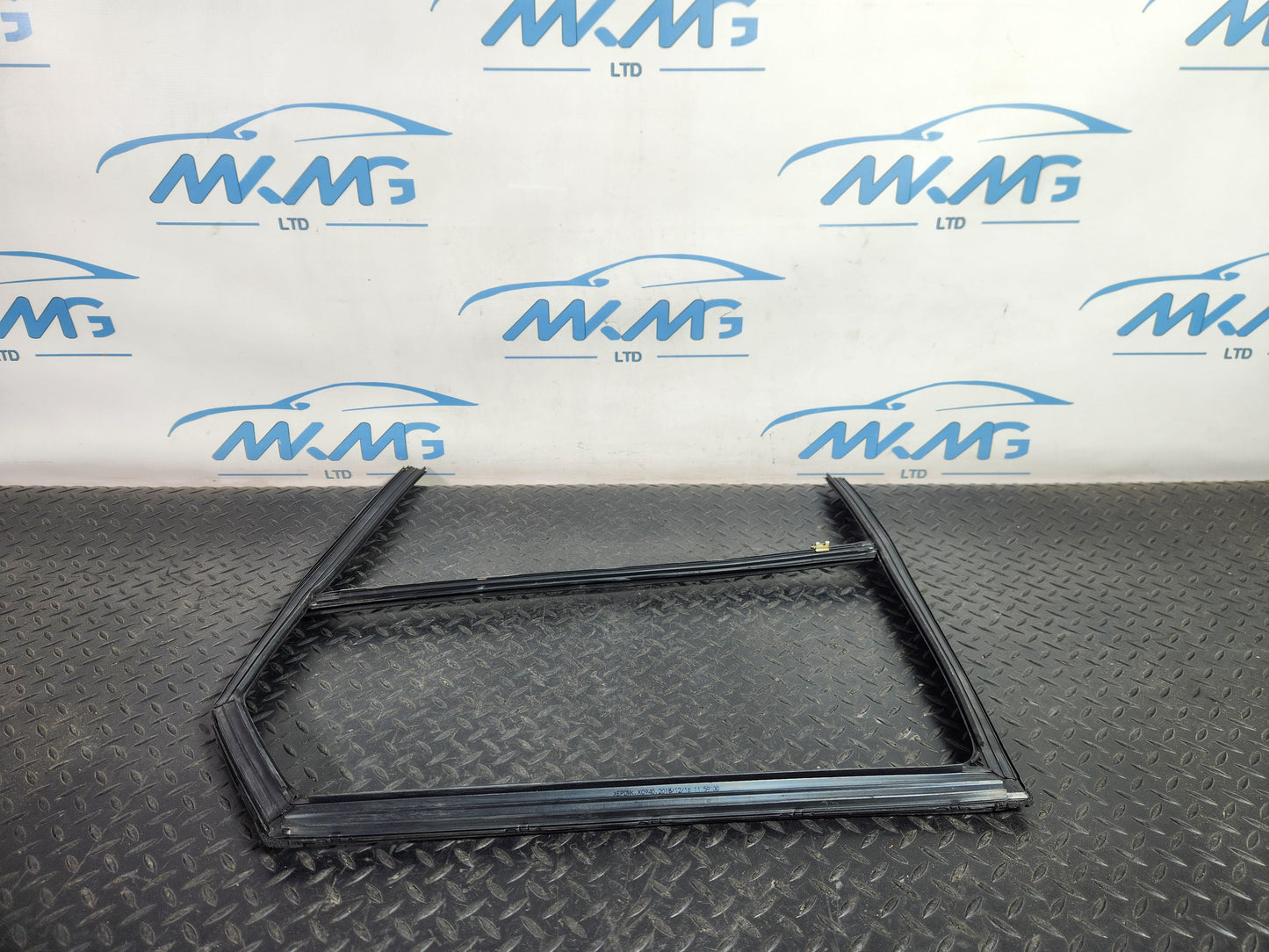 Land Rover Range Rover Evoque L551 SUV Front Left Door Window Rubber Frame XC940