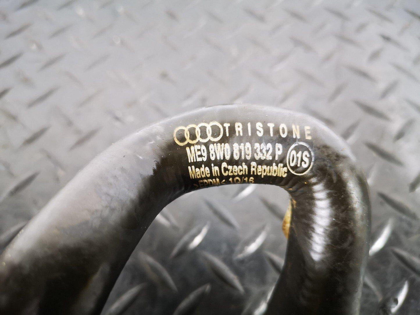 16-19 AUDI A4 B9 GENUINE V6 3.0TDI CSW ENGINE WATER COOLANT PIPE 8W0819332P