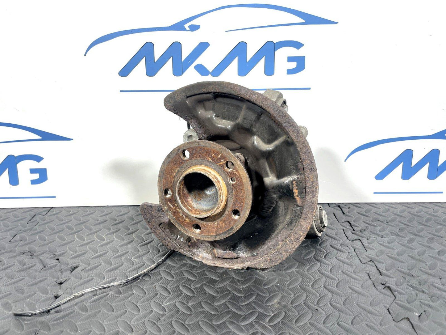 12-18 MERCEDES A B CLA W176 W246 C117 GENUINE REAR RIGHT SIDE WHEEL HUB A2460406