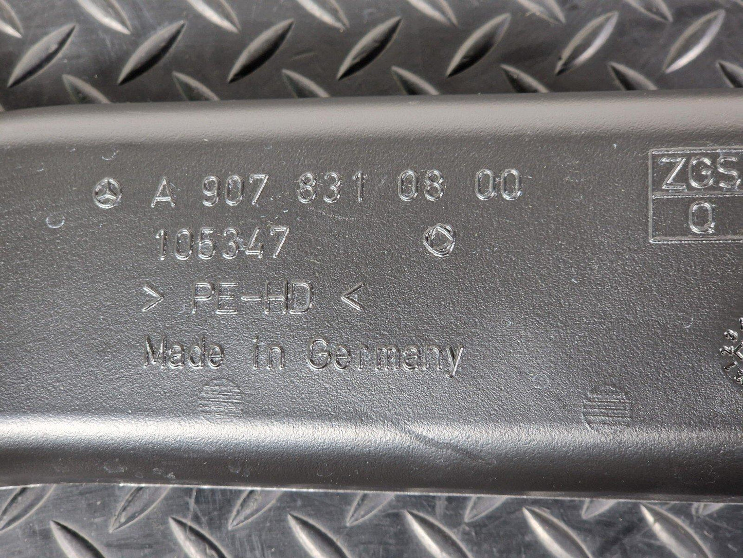 18-ON MERCEDES BENZ SPRINTER  W907 DASHBOARD AIR DUCT A9078310800
