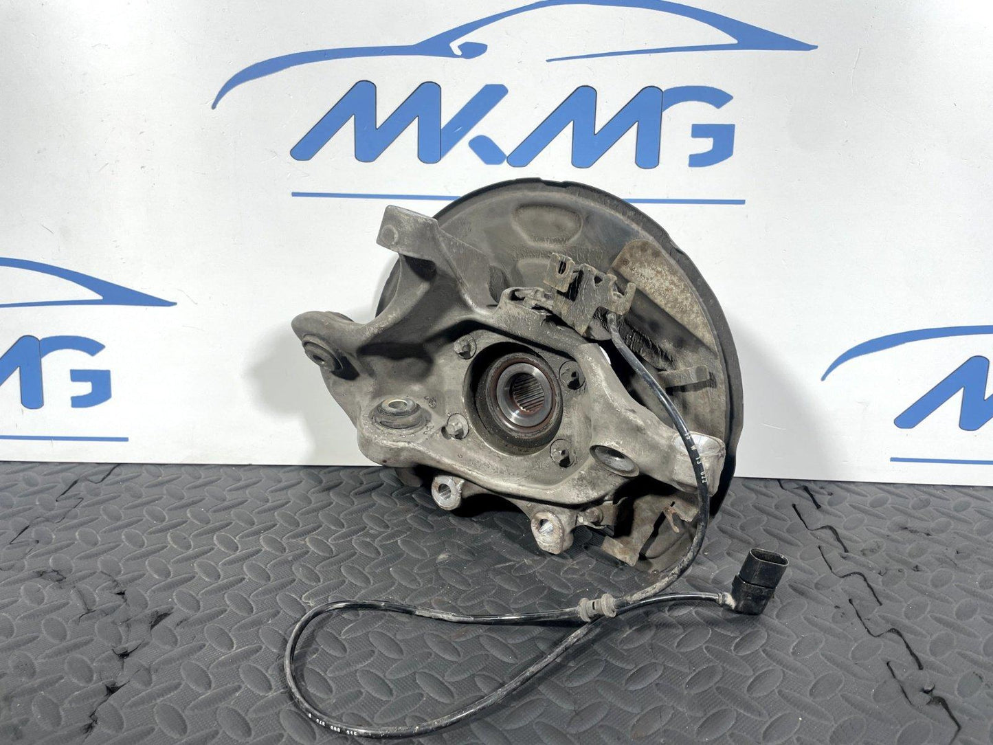 14-21 MERCEDES C300 W205 REAR RIGHT DRIVER SIDE WHEEL HUB A2055467480