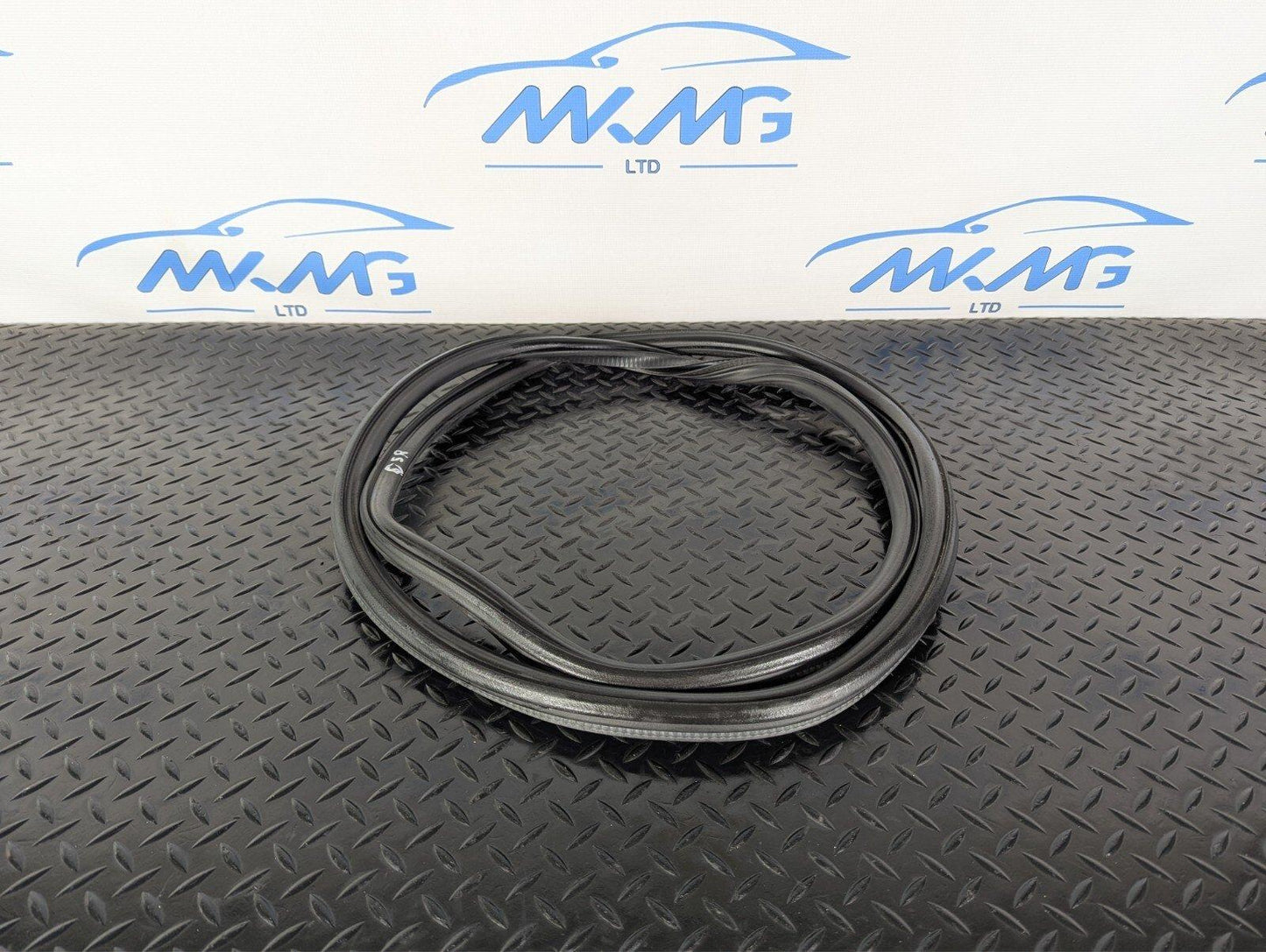 16-19 AUDI A4 B9 SALOON OEM REAR DOOR RUBBER SEAL FITS LEFT & RIGHT 8W5833721B