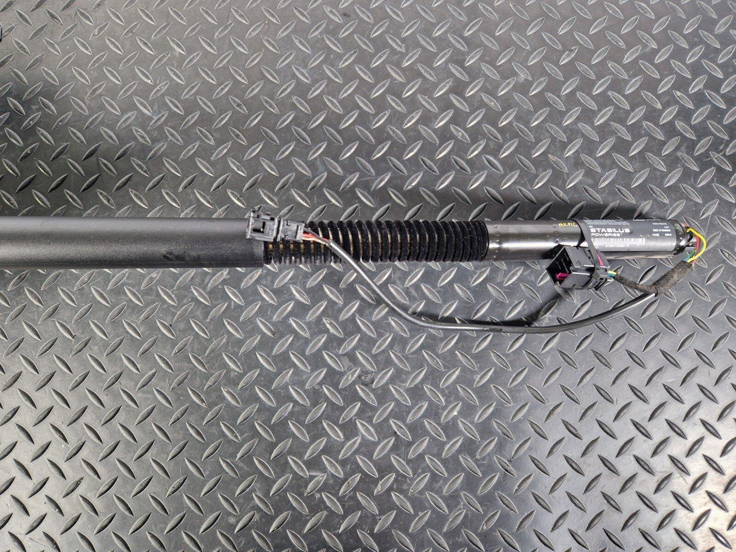 15-18 AUDI A7 4G OEM REAR RIGHT SIDE O/S ELECTRIC BOOT TAILGATE STRUT 4G8827852F