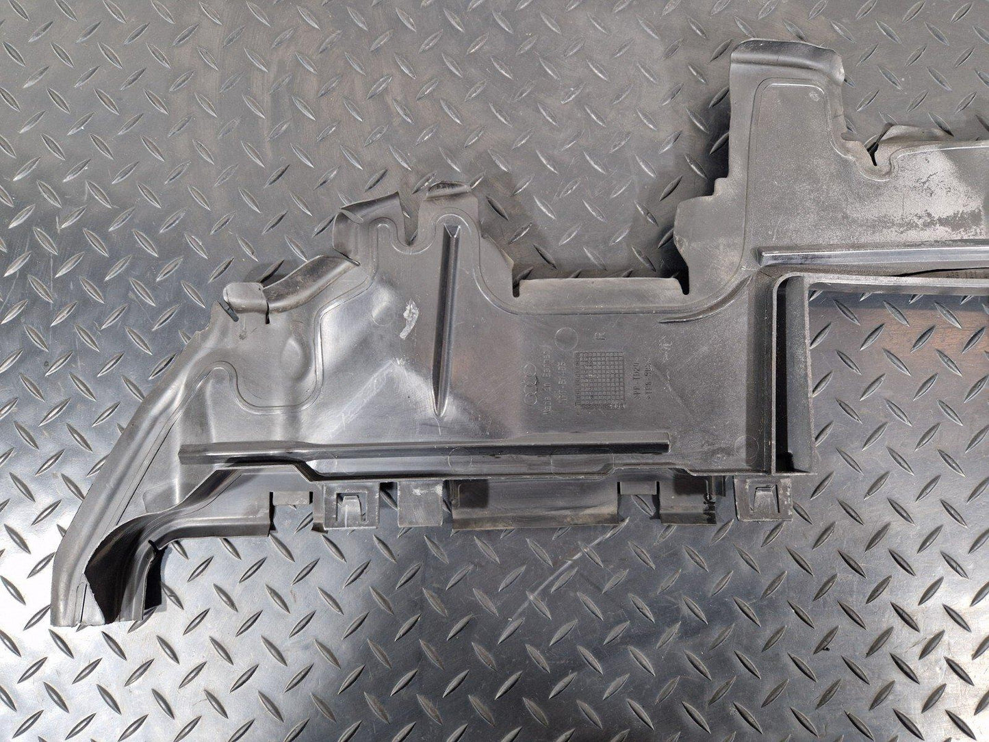15-18 AUDI A7 4G GENUINE OEM FRONT LEFT N/S RADIATOR AIR GUIDE 4G8121284T