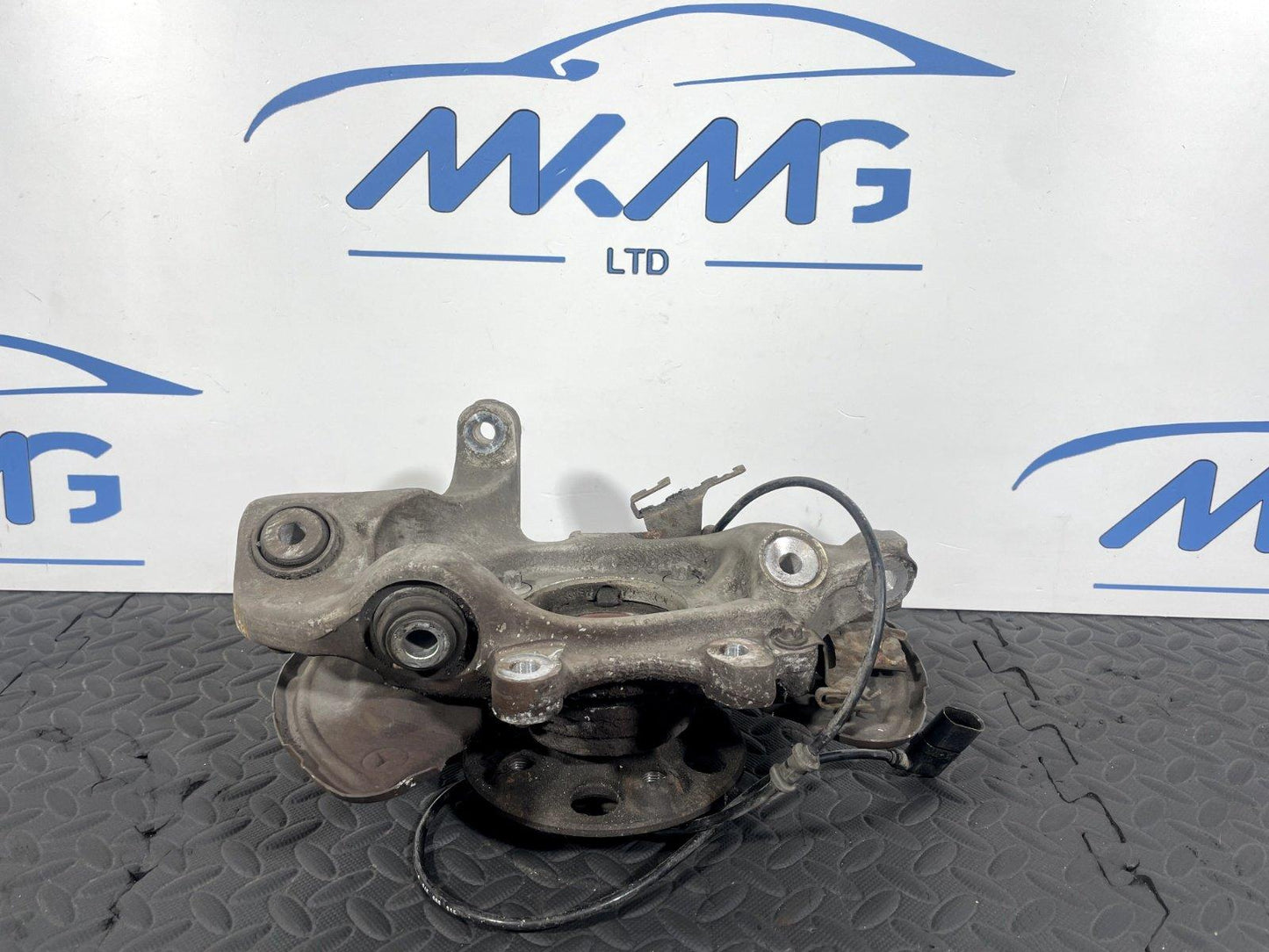 14-21 MERCEDES C300 W205 REAR RIGHT DRIVER SIDE WHEEL HUB A2055467480