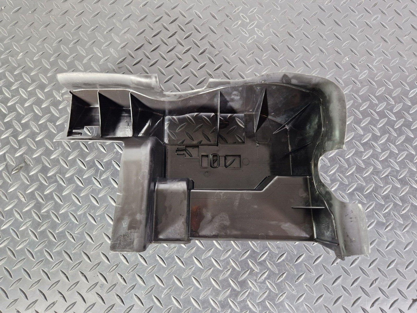 14-21 MERCEDES BENZ C220d W205 N/S AIR GUIDE DUCT CHANNEL A9108804600