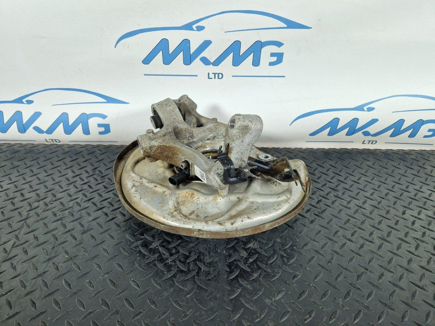 16-19 AUDI A4 B9 GENUINE OEM REAR RIGHT O/S DRIVER SIDE WHEEL HUB 8W0505432Q