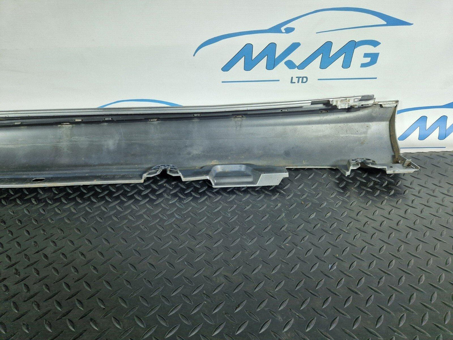 14-21 MERCEDES BENZ W205 RIGHT O/S SKIRT IN SILVER 792 A2056907002 A2056907202