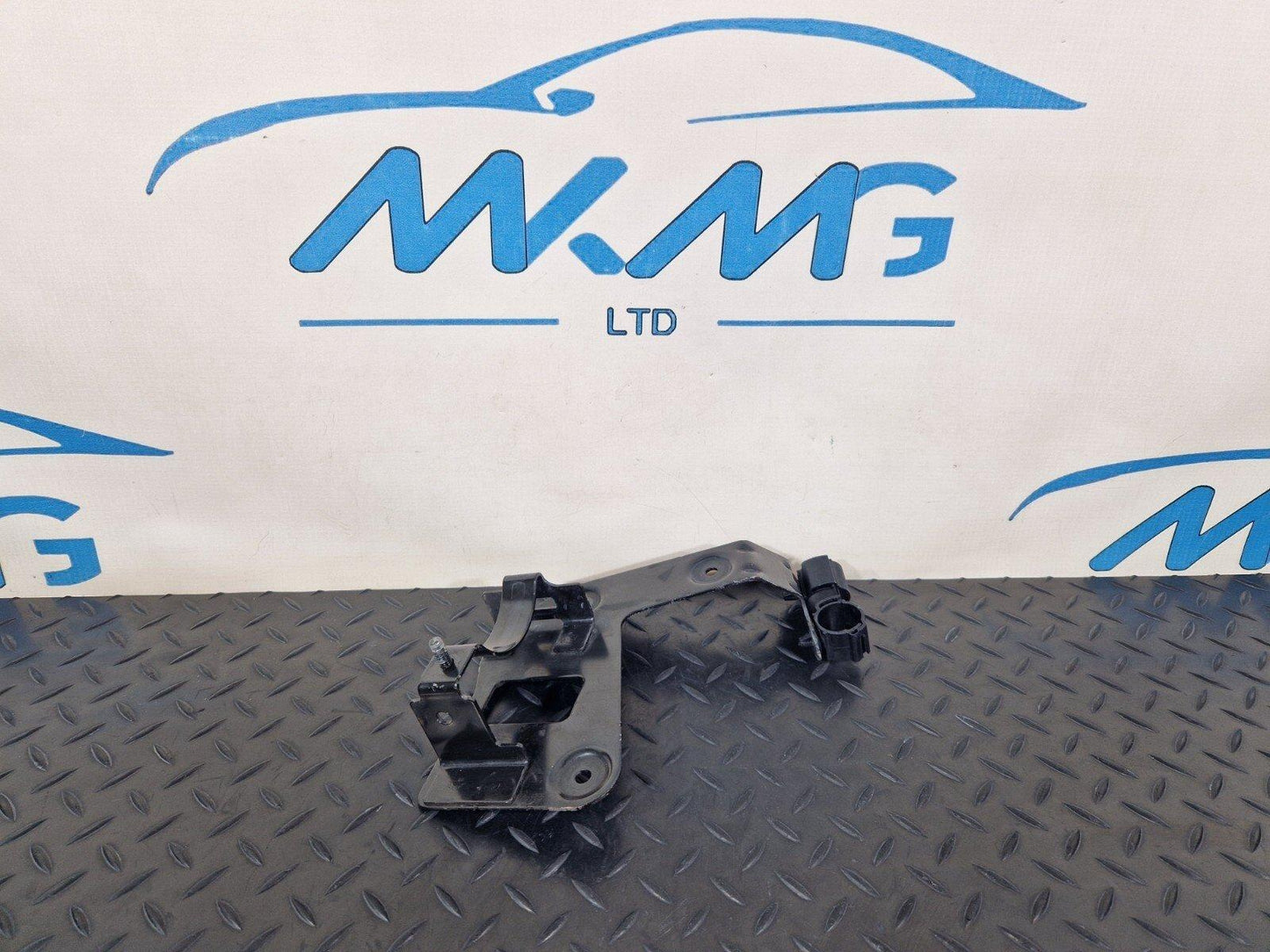 16-19 AUDI A4 B9 GENUINE OEM COOLANT PUMP BRACKET 8W0145896C