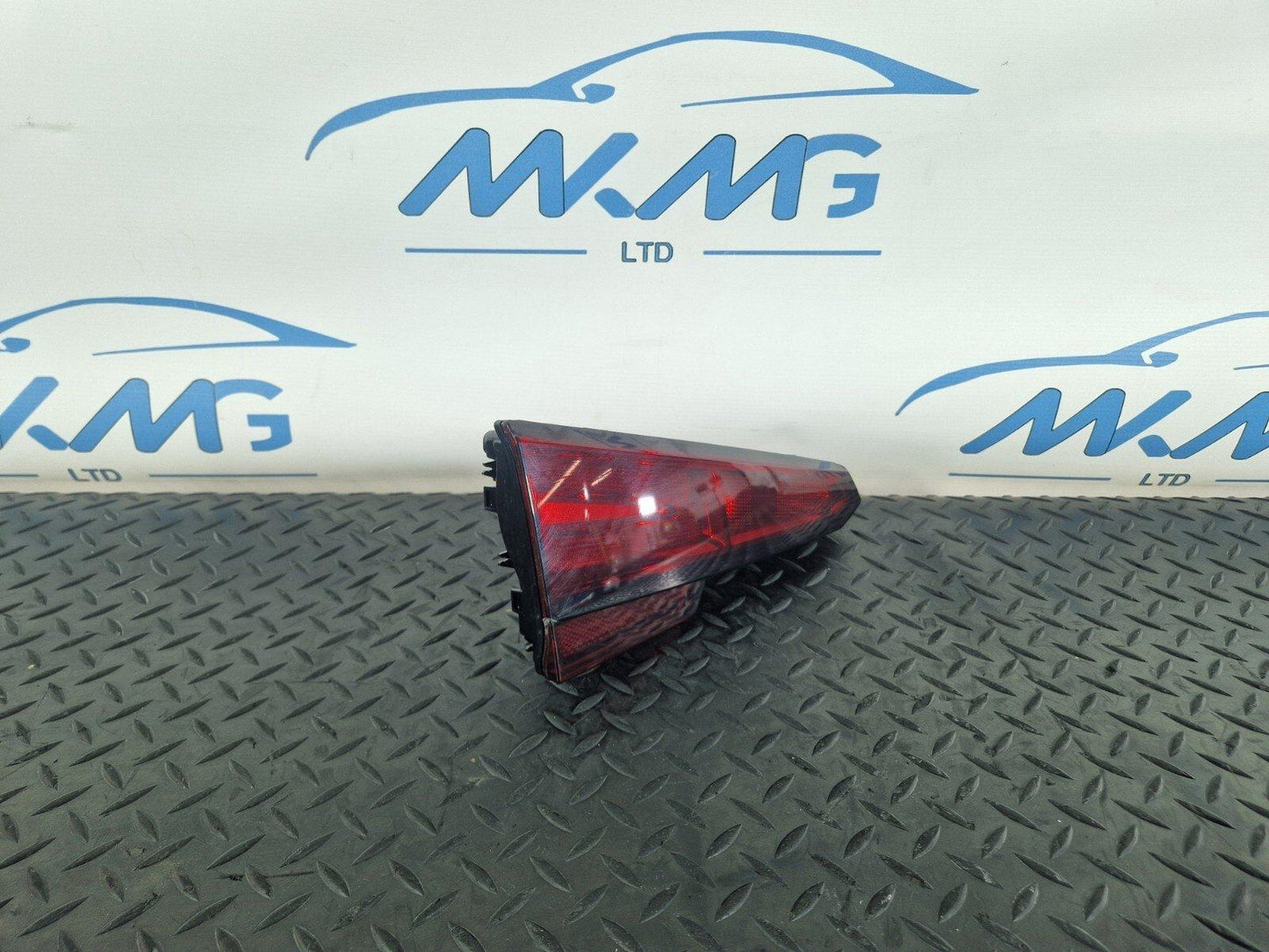 16-19 AUDI A4 B9 SALOON REAR LEFT N/S/R INNER BOOTLID LIGHT 8W5945075A