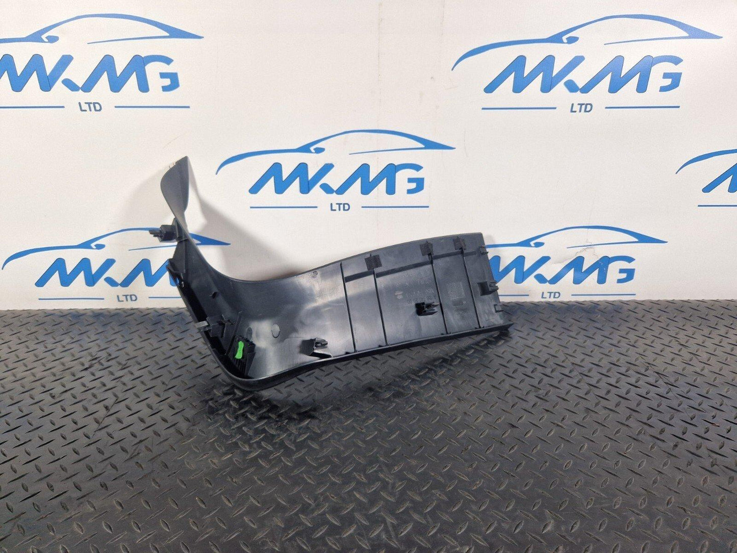 14-20 MERCEDES BENZ GLA X156 TAILGATE COVER TRIM RIGHT  A1567400271 A1567402000