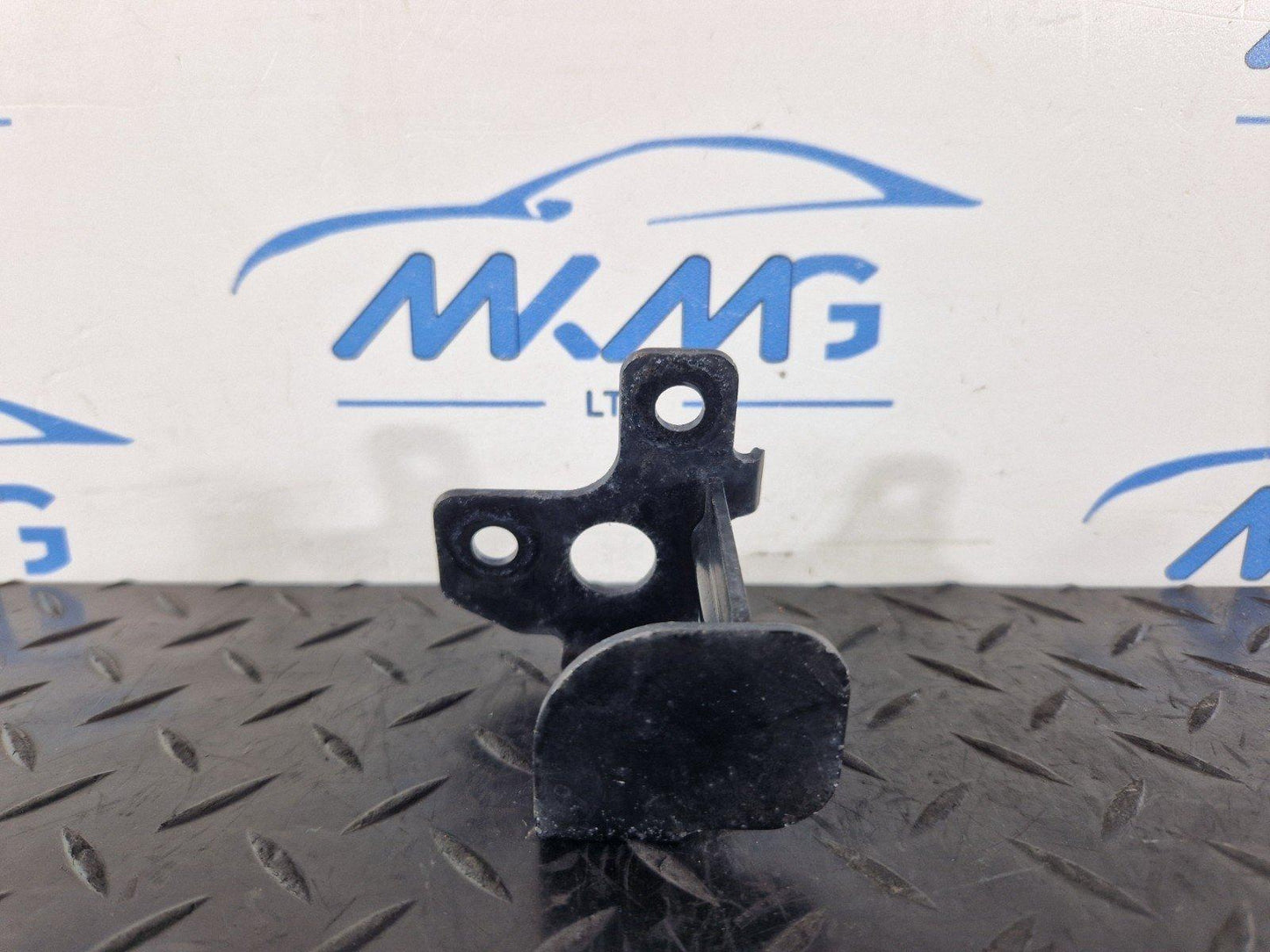 16-19 MERCEDES BENZ GLE W166 BONNET ACTUATOR BRACKET LEFT & RIGHT A1668870031