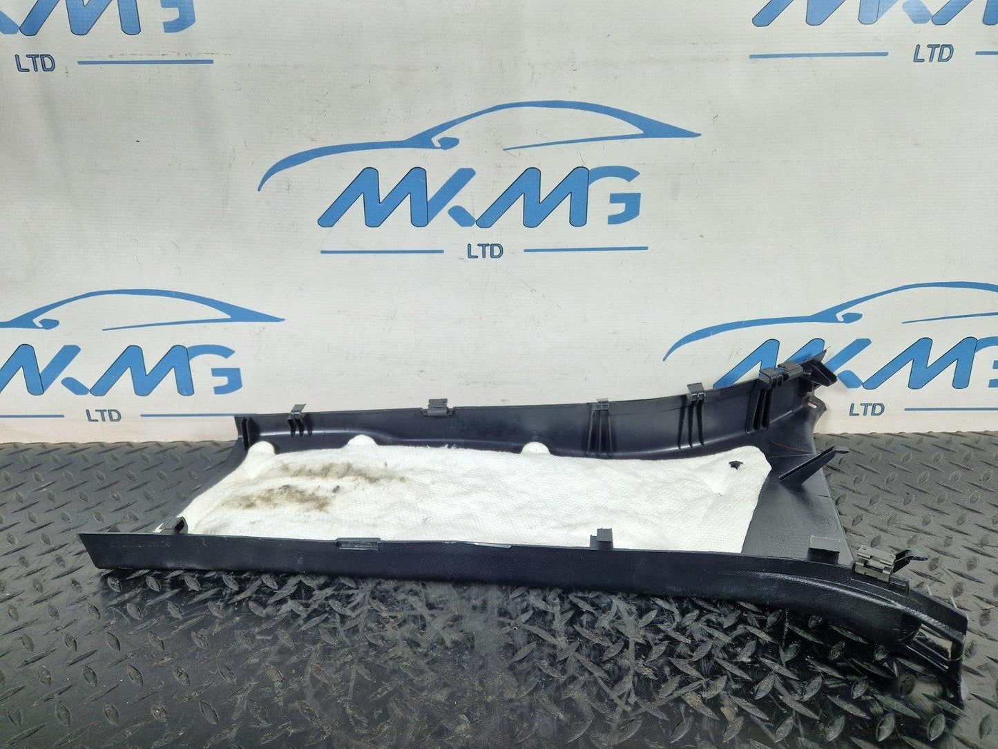16-19 MERCEDES BENZ GLE W166 GENUINE RIGHT LOWER B PILLAR TRIM A1666902625