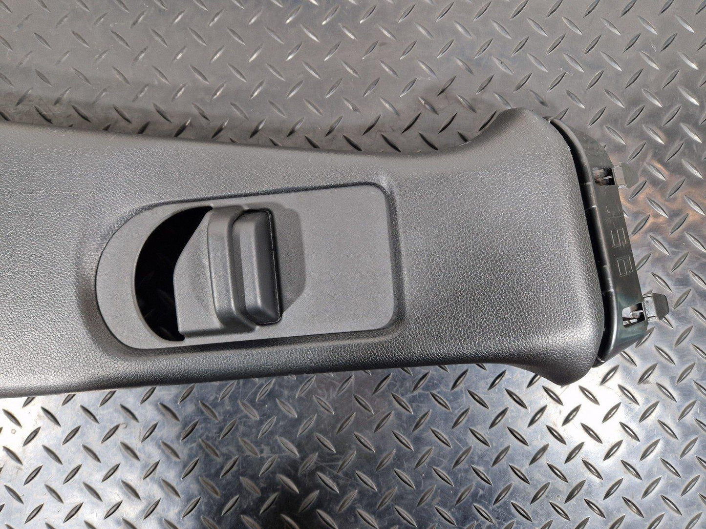 14-20 MERCEDES BENZ GLA X156 FRONT RIGHT DRIVER SIDE B-PILLAR TRIM A1566904200