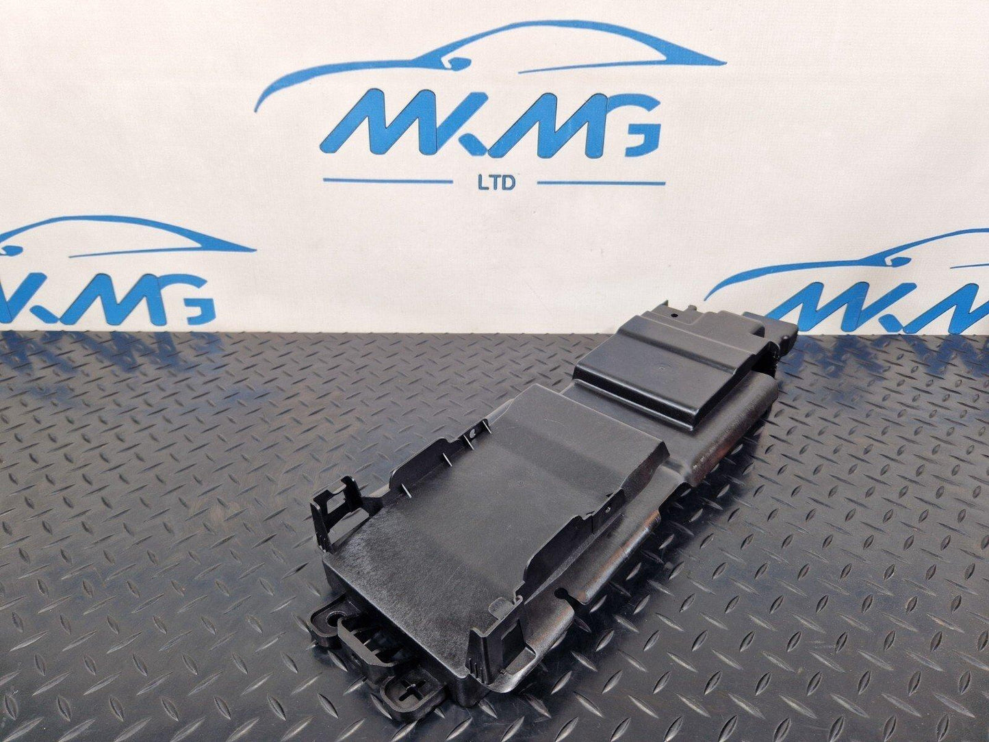 16-19 AUDI A4 B9 16-19 AUDI A4 B9 CENTER CONSOLE LOWER COVER 8W0863051