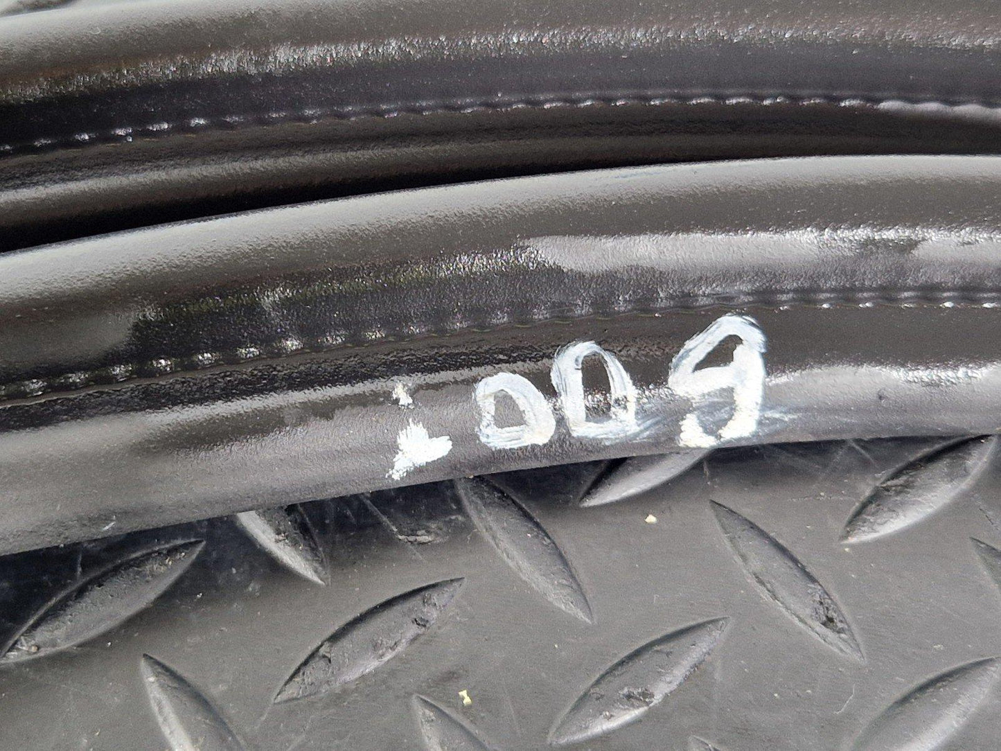 12-18 MERCEDES BENZ W176 TAILGATE BOOT TRUNK LID SEAL GASKET RUBBER A1767400078
