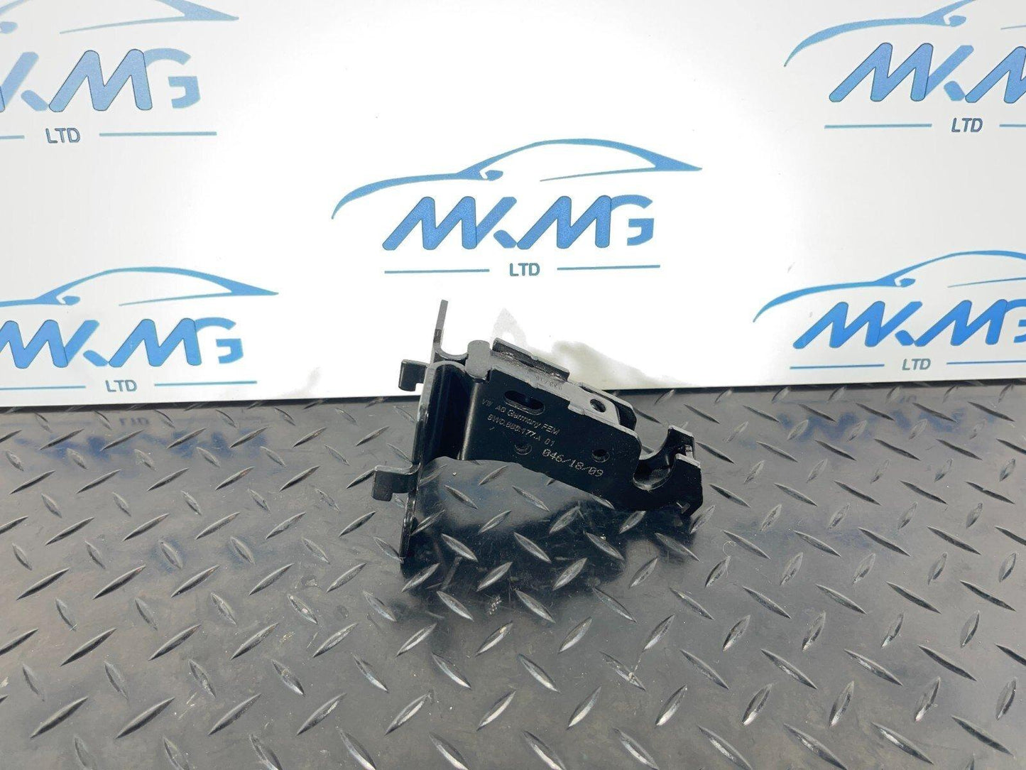 16-19 AUDI A4 B9 REAR SEAT BRACKET MOUNT 8W0886177A