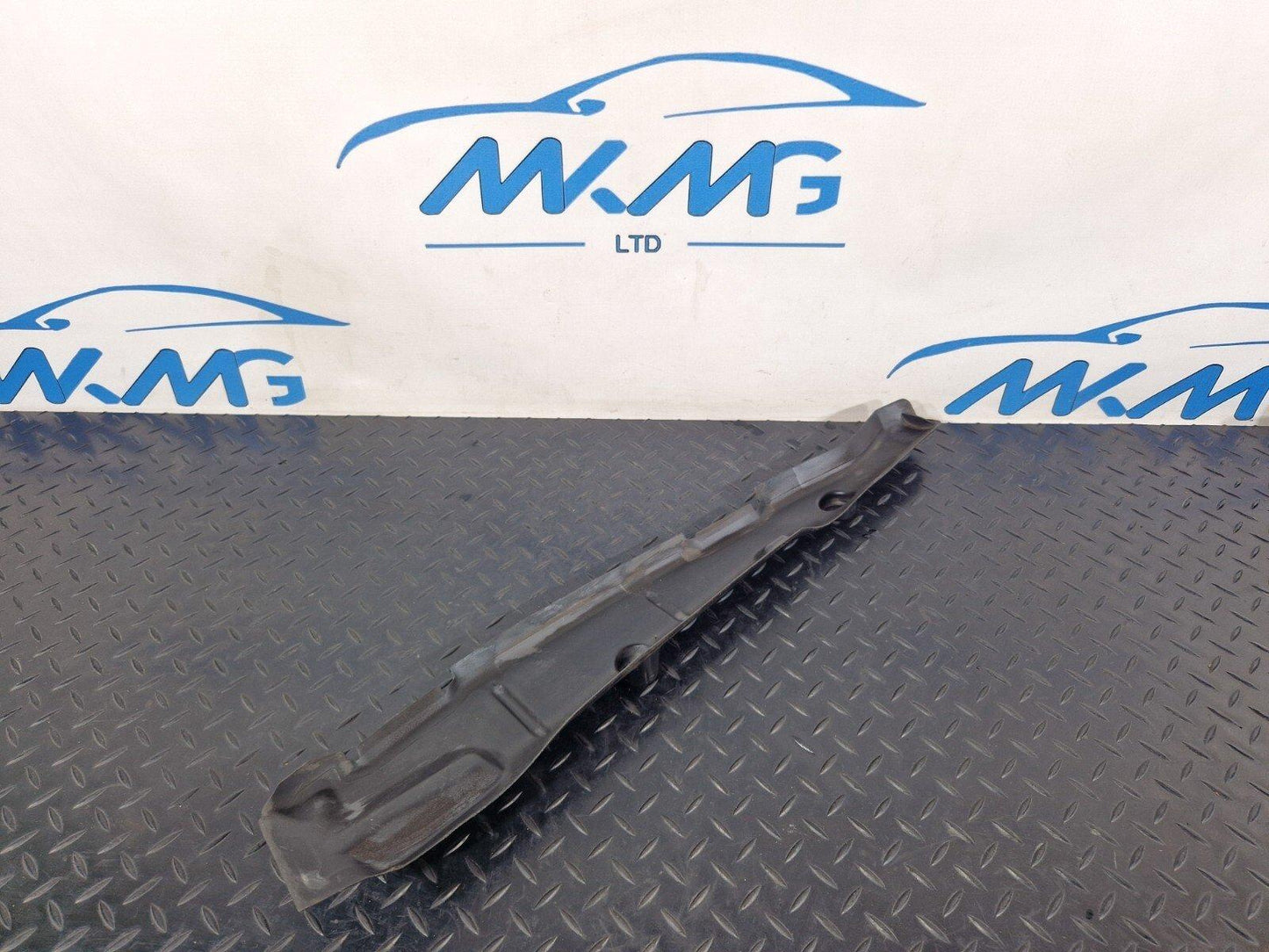 16-19 AUDI A4 B9 GENUINE FRONT RIGHT WING FILLER INSULATOR 8W0821112