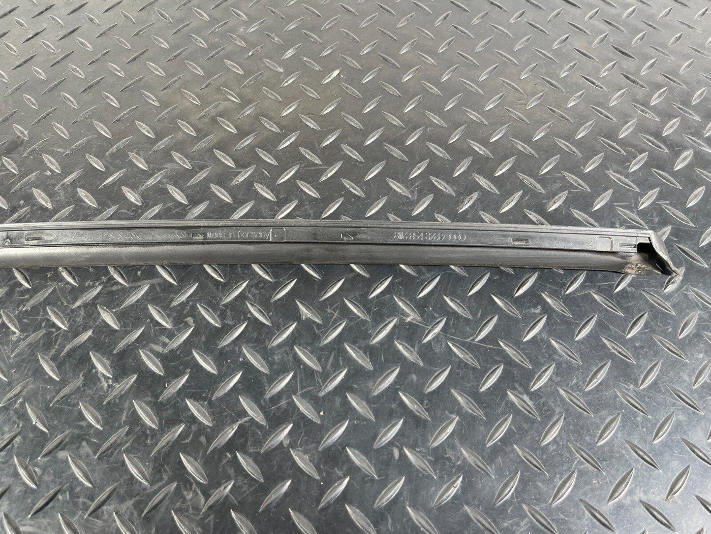 16-23 AUDI A5 SPORTBACK FRONT RIGHT  WINDSHIELD WATER DEFLECTOR STRIP 8W6854328B