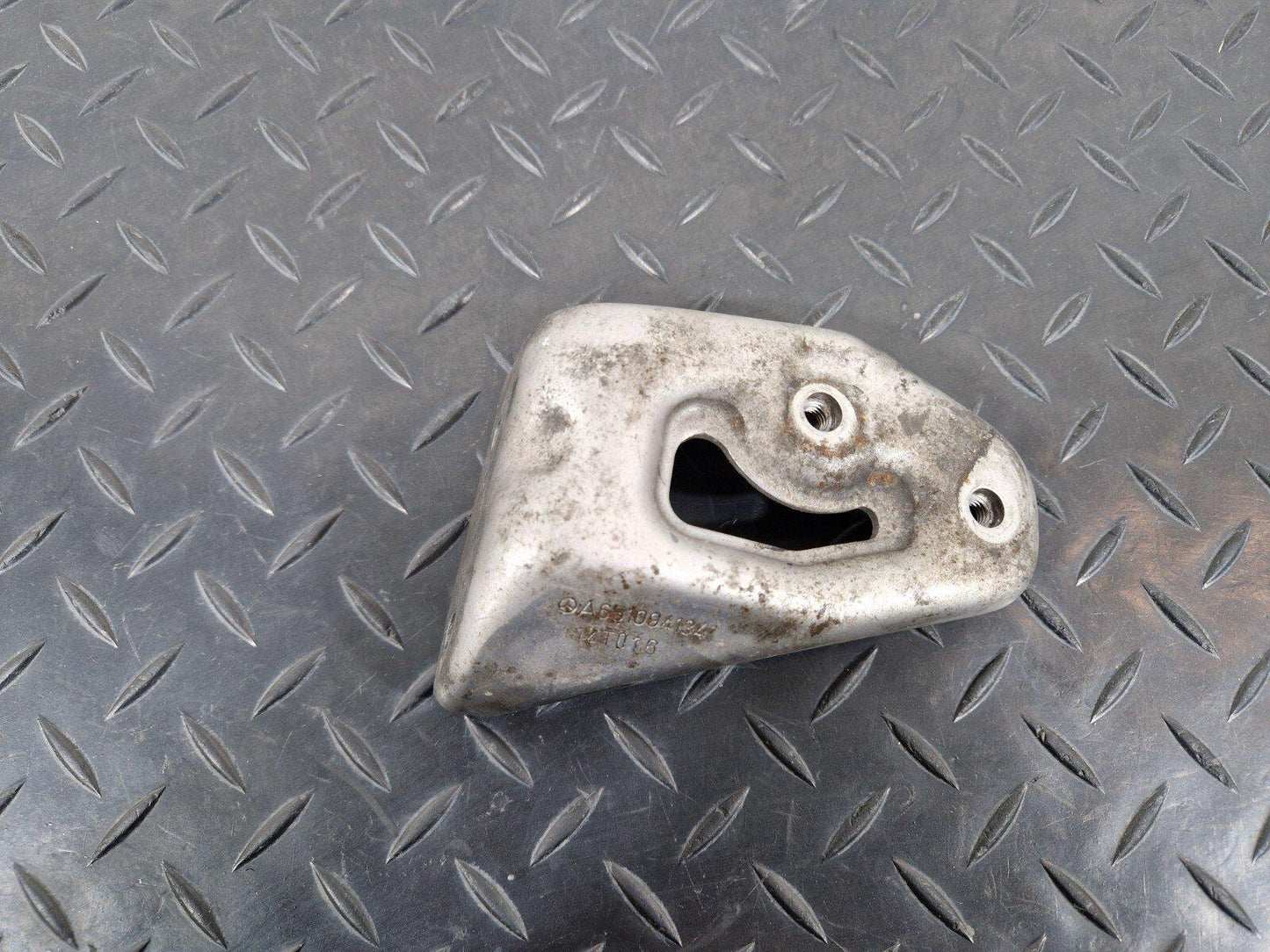 18-ON MERCEDES BENZ SPRINTER W907 AIR FILTER BRACKET MOUNT HOLDER A6510941341