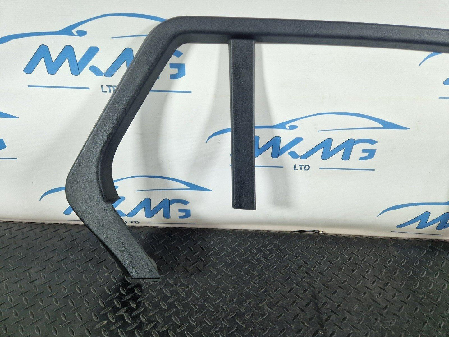 14-21 MERCEDES BENZ C300h W205 OEM REAR LEFT WINDOW TRIM A2057370371