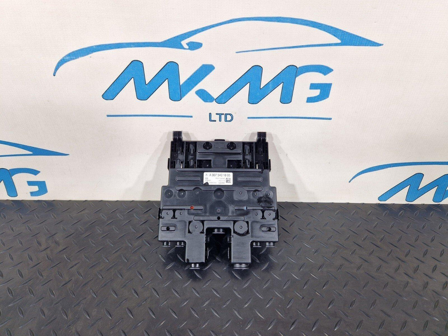 18-ON MERCEDES BENZ SPRINTER  W907 BATTERY TERMINAL FUSE BOX A9075401805