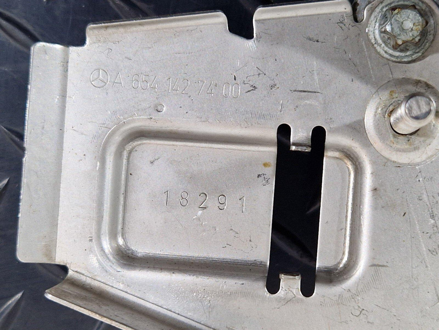 19-ON MERCEDES BENZ B CLASS W247  ENGINE CARRIER BRACKET A6542230004