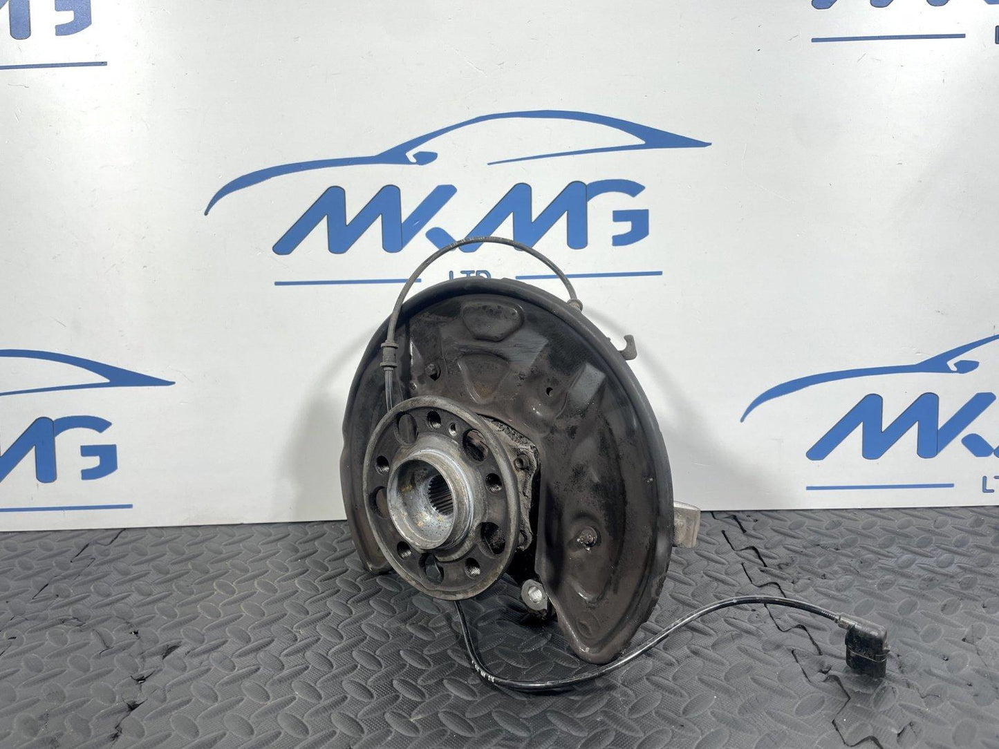 14-21 MERCEDES BENZ C300 W205 REAR LEFT PASSENGER SIDE WHEEL HUB A2055467380