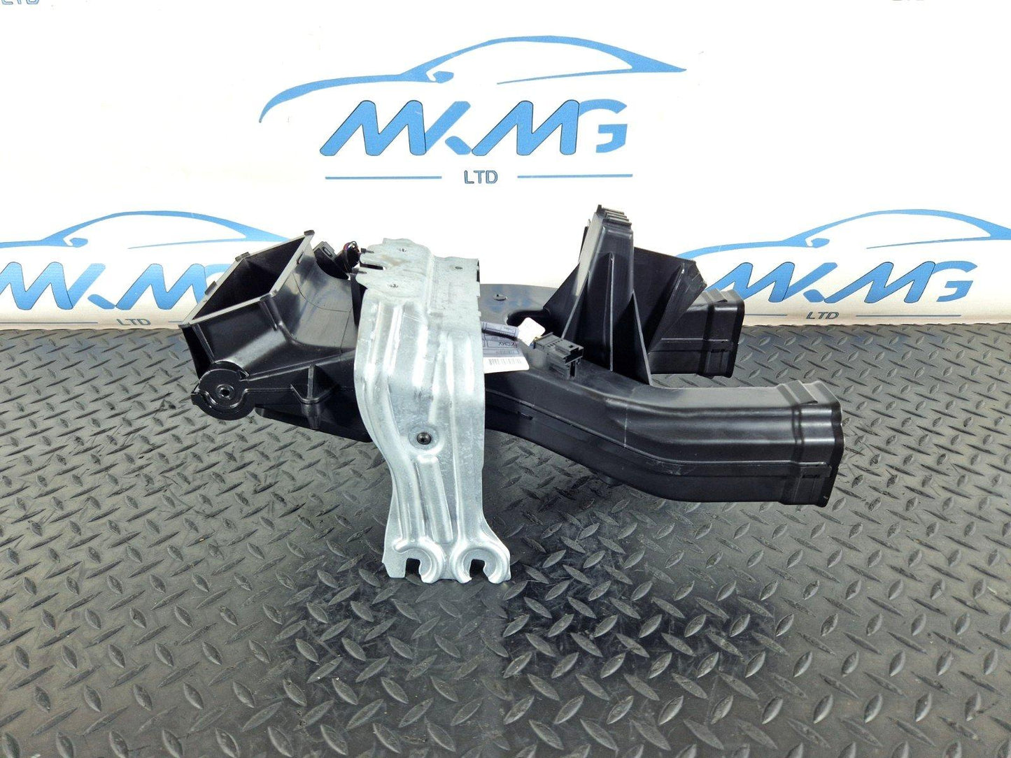 11-19 MERCEDES BENZ ML W166 AIR DISTRIBUTION AIR DUCT INTERIOR A1668301600