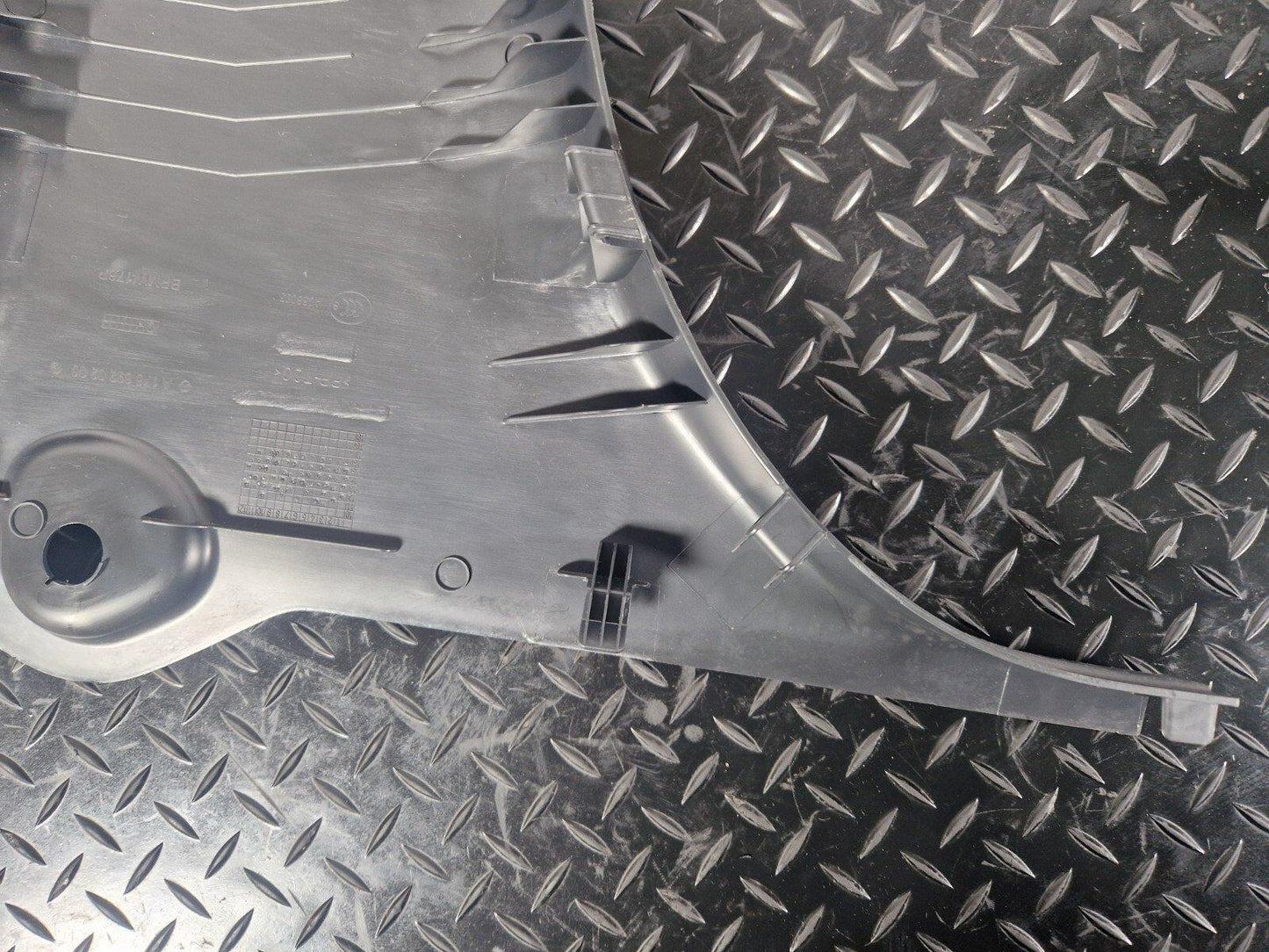 12-18 MERCEDES BENZ W176 GENUINE DRIVER SIDE N/S LOWER B-PILLAR TRIM A1766920200