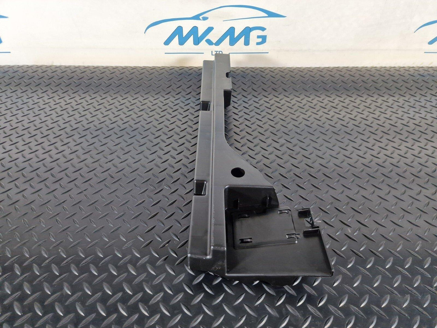 MERCEDES BENZ GLA X156 BOOT TRUNK RIGHT QUATER PANEL TRIM BRACKET A1568901200