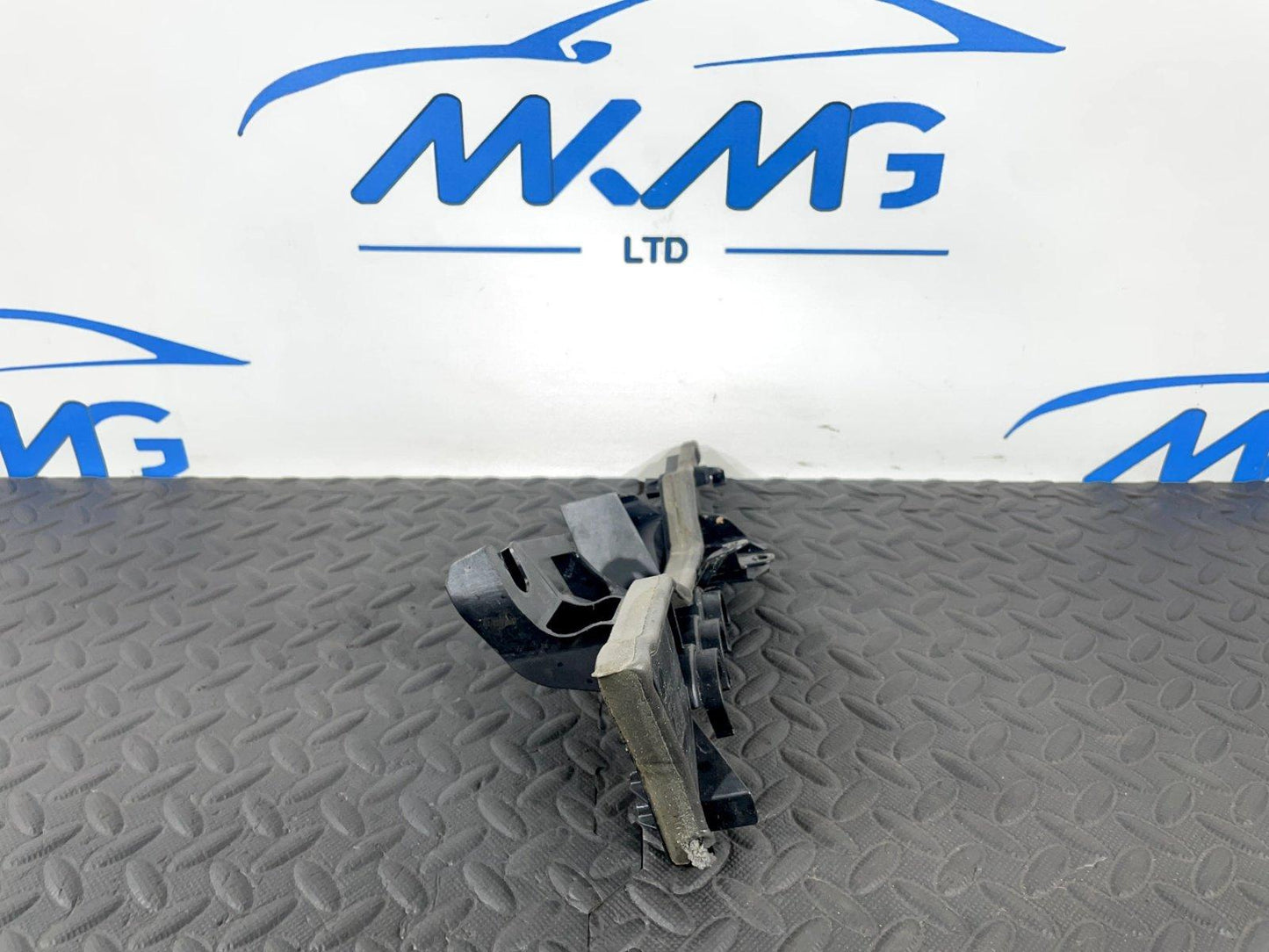 14-21 MERCEDES BENZ C300 W205 GENUINE LEFT SIDE CARRIER COPPING A2058310598