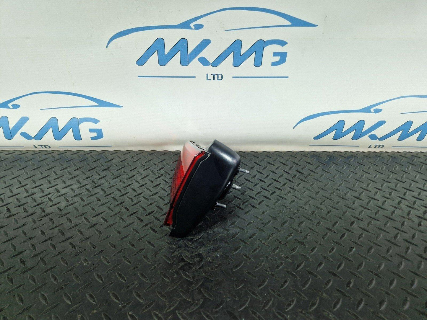 16-19 AUDI A4 B9 GENUINE REAR RIGHT O/S/R INNER TAILGATE LIGHT 8W5945076A