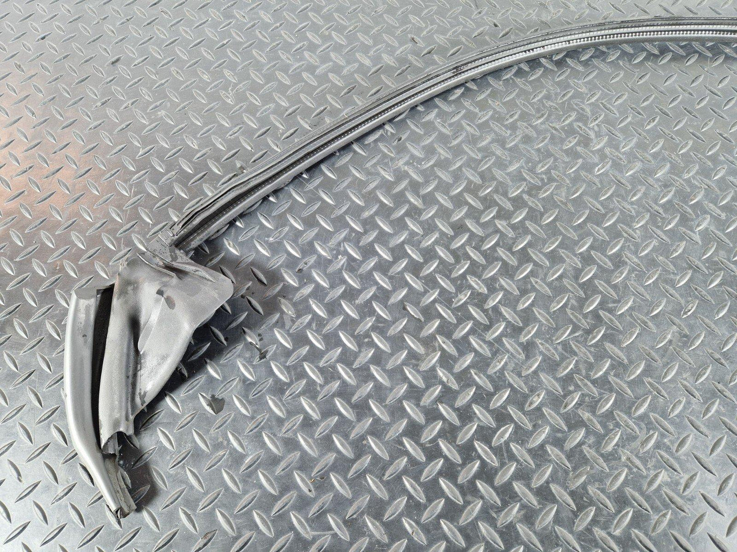 16-24 AUDI A5 F5 COUPE OEM LEFT DRIVER SIDE DOOR WINDOW SEAL 8W6837479B