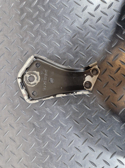 14-21 MERCEDES BENZ W205 REAR SUBFRAME RIGHT SIDE STOP PLATE A2053520800