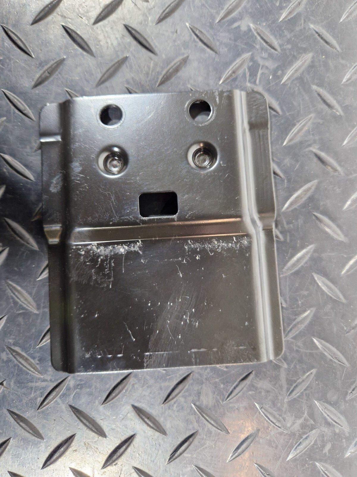 16-19 AUDI A4 B9 GENUINE REAR BOOT PANEL BRACKET HOLDER 8W0863253