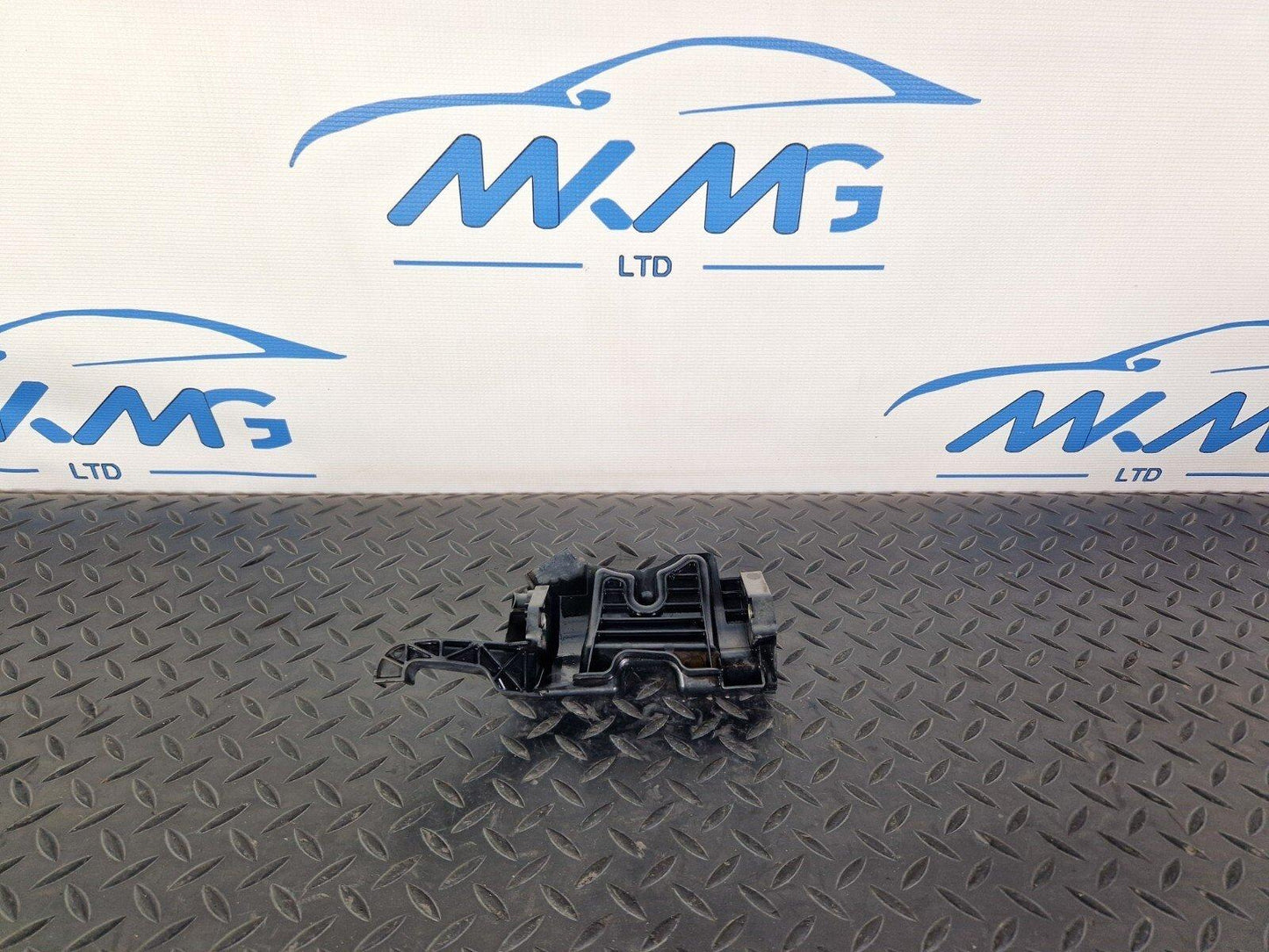 18-ON MERCEDES BENZ A CLASS W177 FRONT LEFT BRAKE HYDRAULIC LINE BRACKET HOLDER