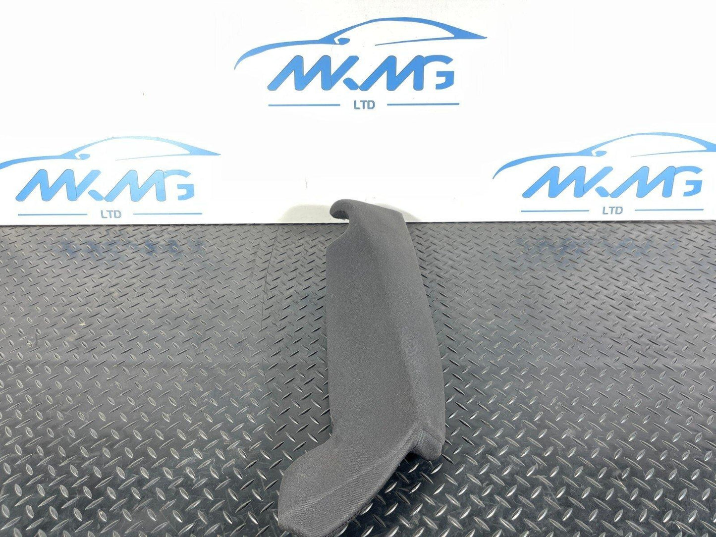 16-19 AUDI A4 B9 ESTATE GENUINE REAR RIGHT DRIVER SIDE CLOTH BOLSTER 8W0885704