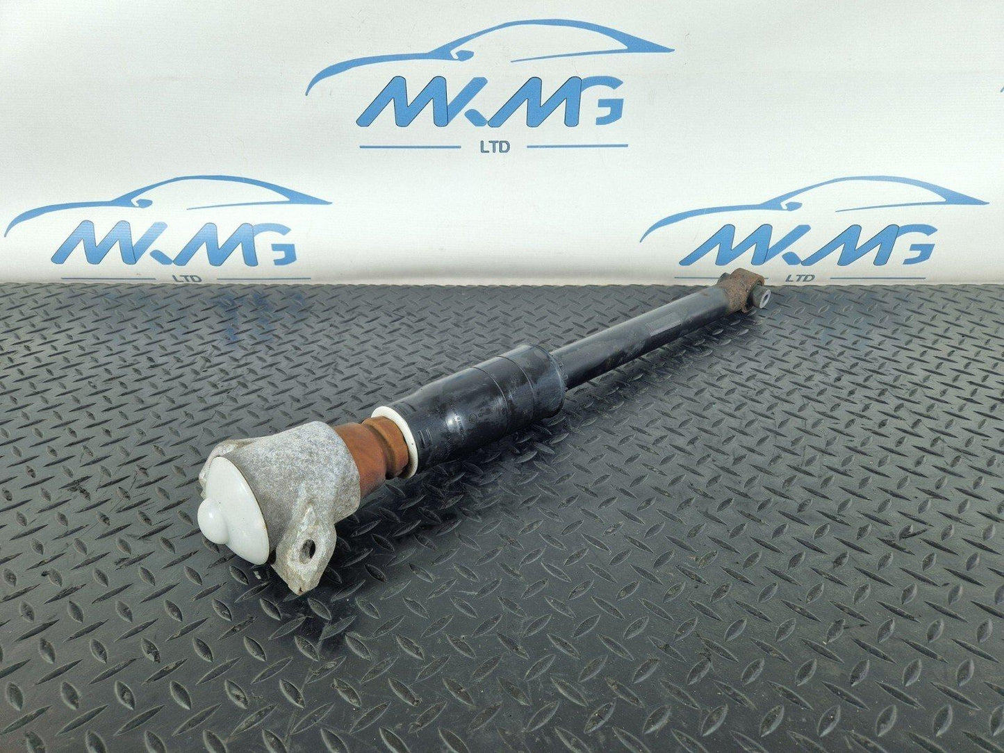 16-19 AUDI A4 B9 REAR SHOCK ABSORBER FITS LEFT & RIGHT 8W0513028AQ 8W0513035AD
