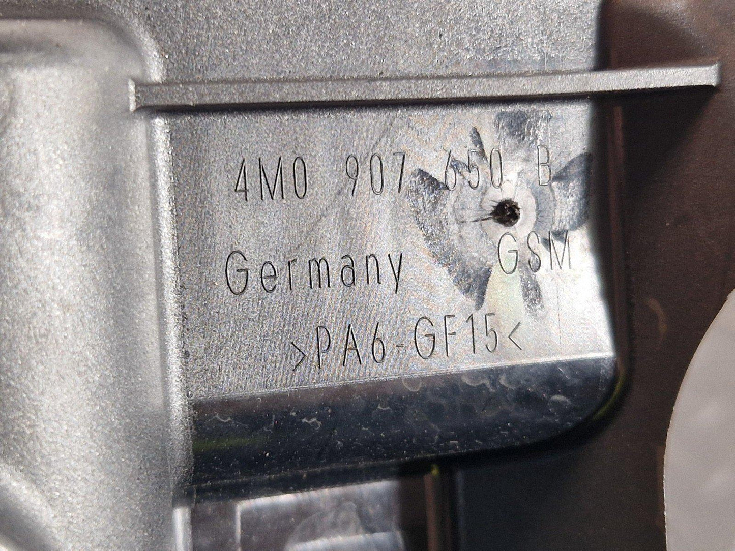 16-20 AUDI Q7 4M GENUINE OEM ORIGINAL CONTROL UNIT ECU HOLDER BRACKET 4M0907650B