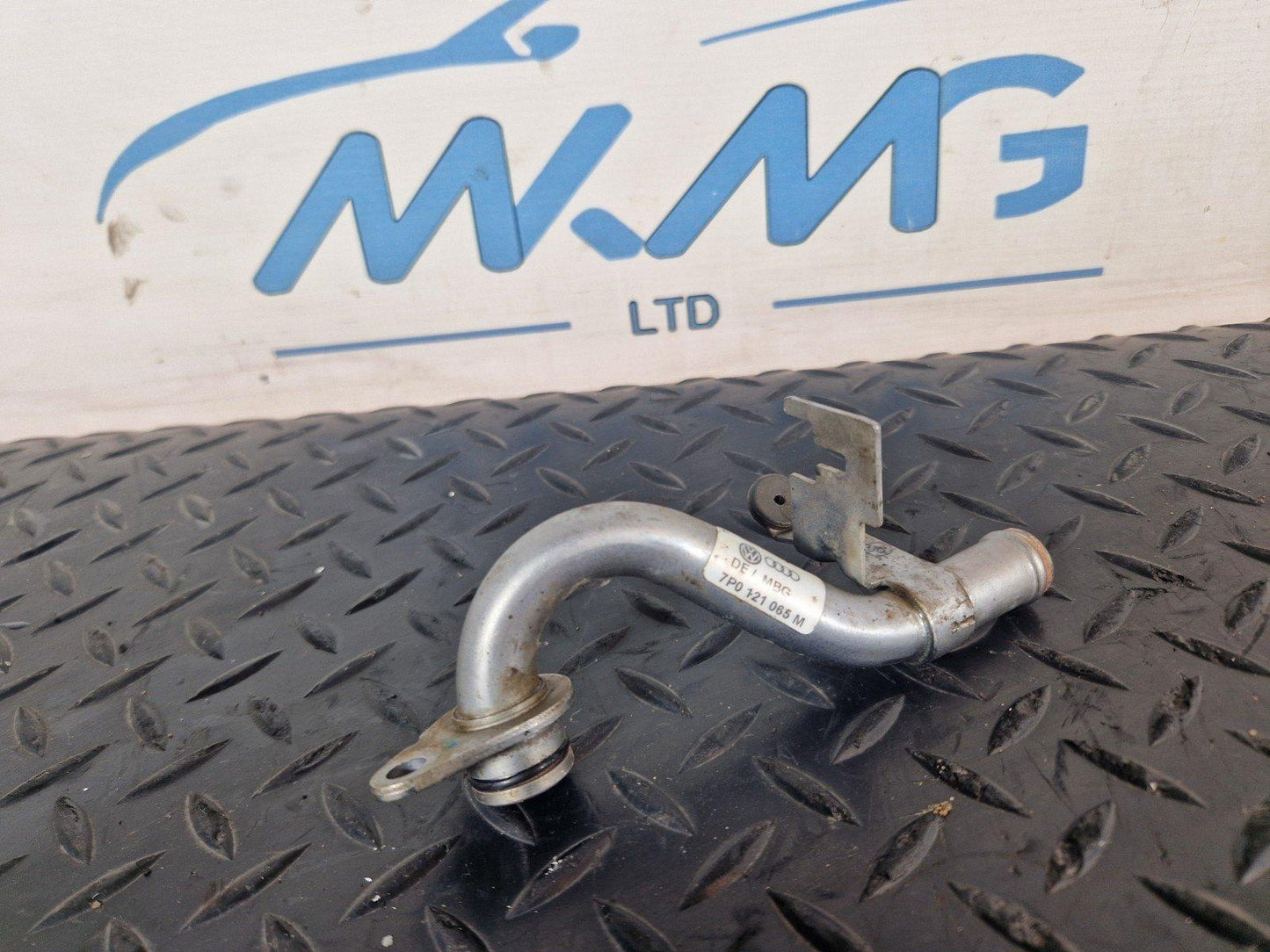 10-18 VW TOUAREG 7P GENUINE COOLANT SYSTEM PIPE HOSE 7P0121065M
