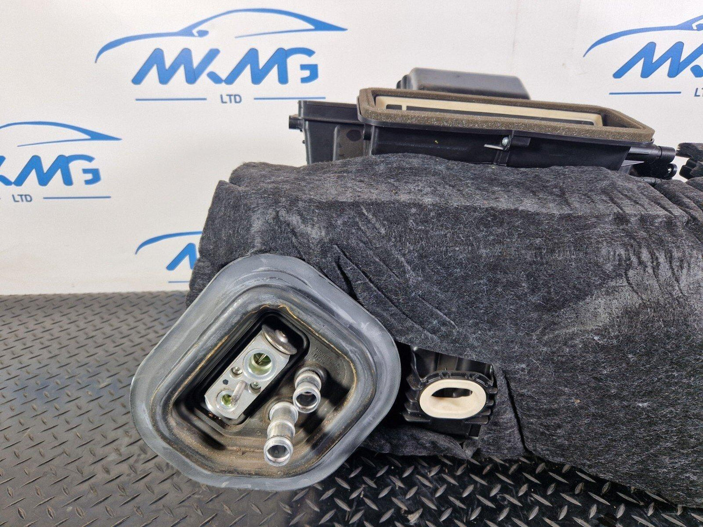 14-21 MERCEDES BENZ C300h W205 GENUINE HEATER MATRIX/RADIATOR/CORE A2058306304