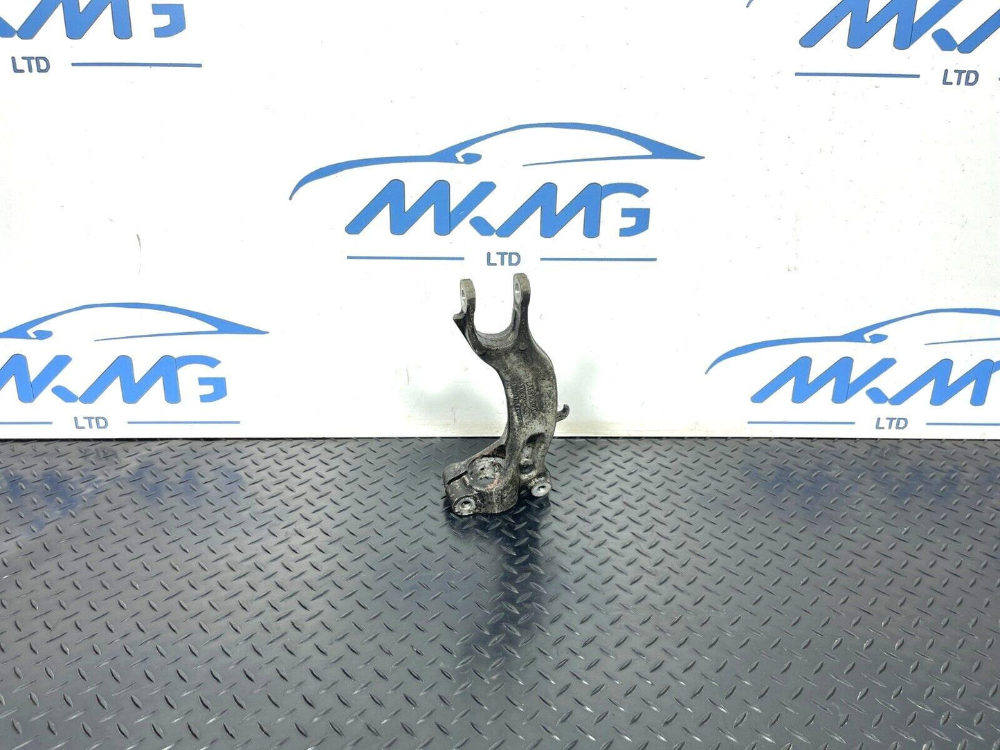 16-19 AUDI A4 B9 FRONT RIGHT SIDE SUSPENSION STRUT BRACKET 8W0413038