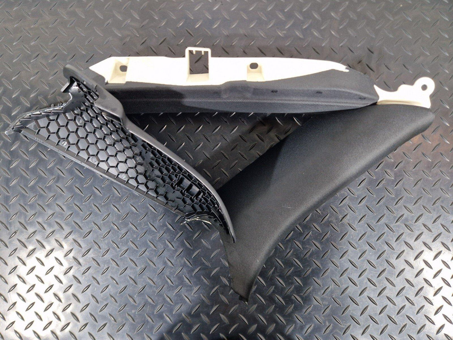 12-18 AUDI A6 C7 GENUINE LEFT PASSENGER SIDE C-PILLAR TRIM COVER 4G5867287
