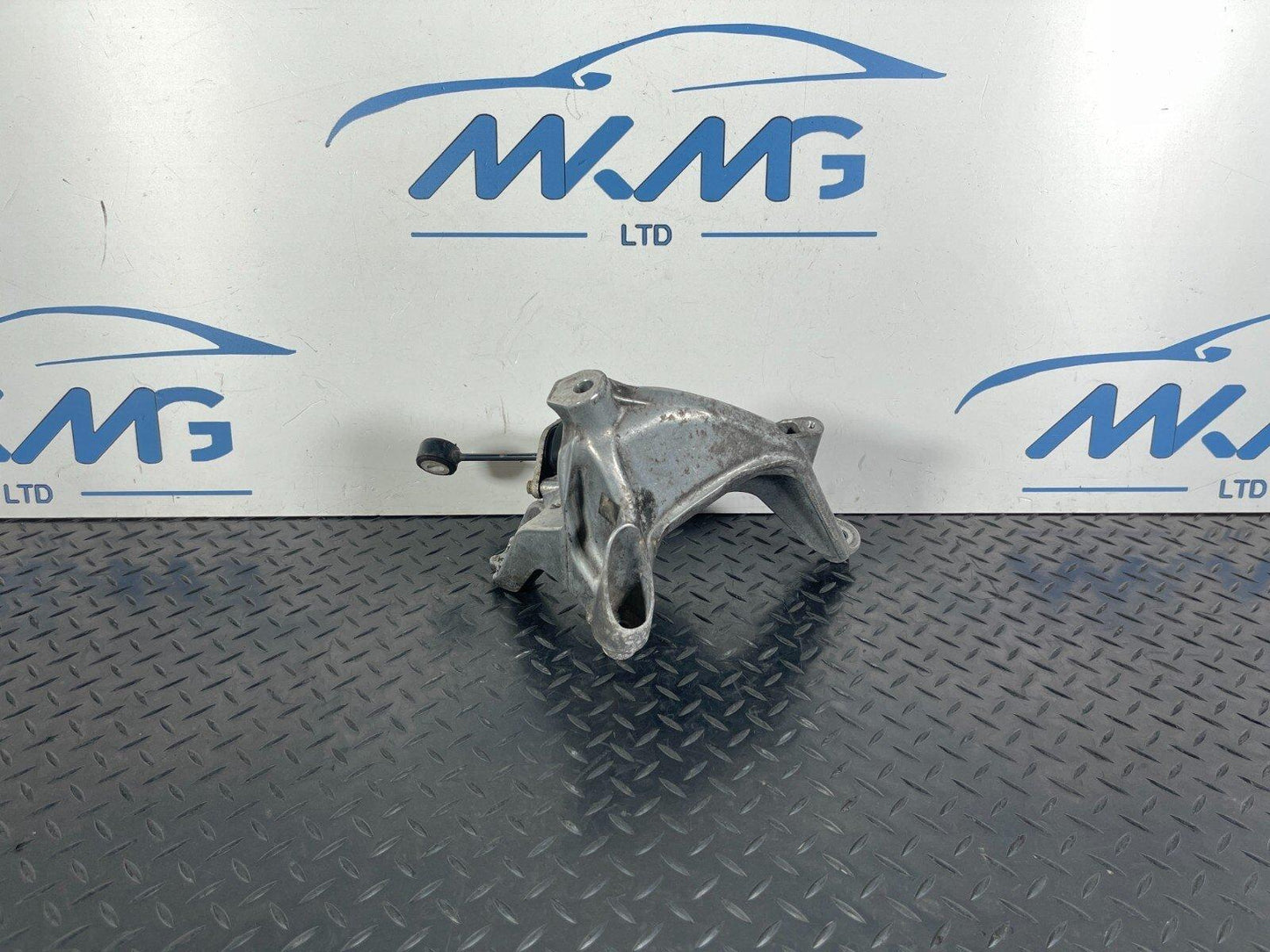 16-23 AUDI A5 F5 SPORTBACK LEFT N/S ENGINE MOUNT BRACKET & BEARING 4M0199307AD